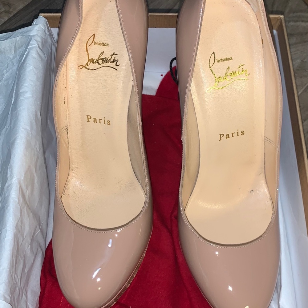 Christian Louboutin Nude Pumps
